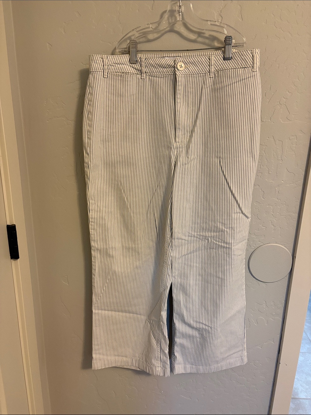 Old Navy Women’s Wide-Leg Striped Cropped Pants - White & Blue